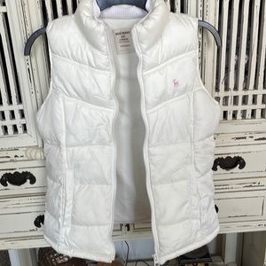 Beautiful xl girls white puffer vest from old navy.